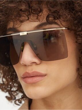 Gucci Oversized Shield Sunglasses - Gold . Brand new , never worn
